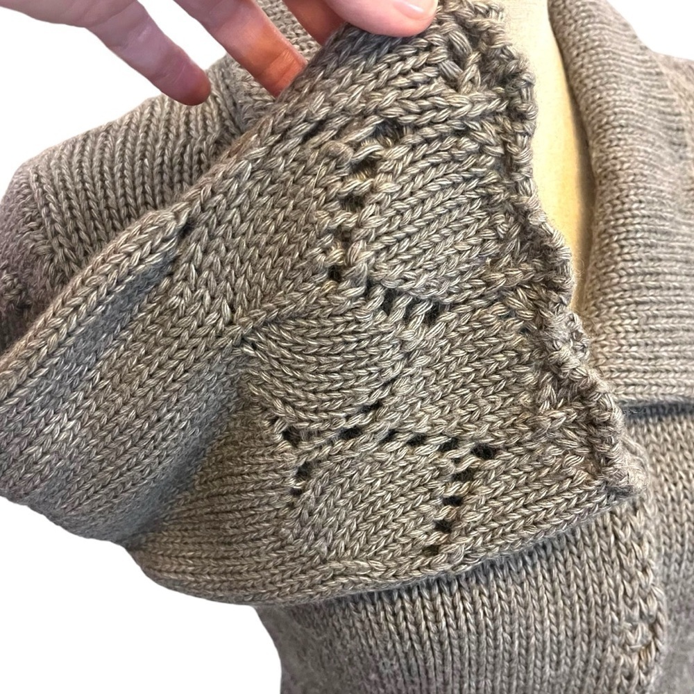Bianco & Blue Wool Blend Tailored Lace and Bobble Chunky Cardigan in Grey - Picture 7 of 16